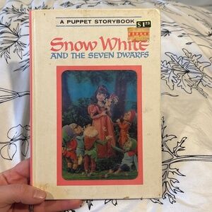 Vintage Snow White and the seven dwarfs a puppet story book